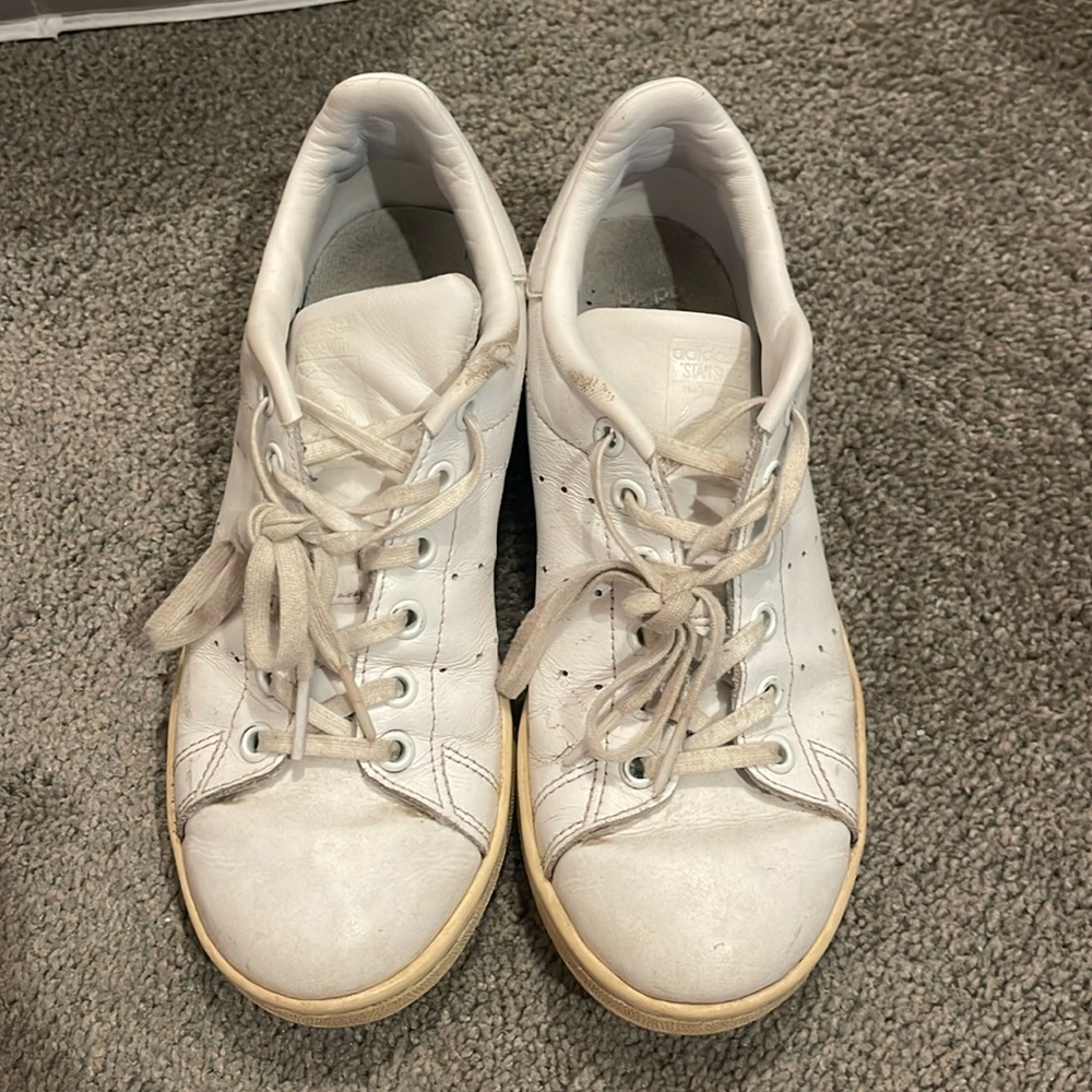 White Adidas Stan Smiths
